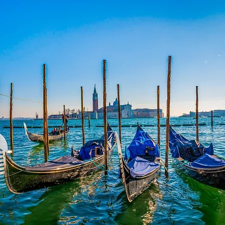 In 54729 Apartment *